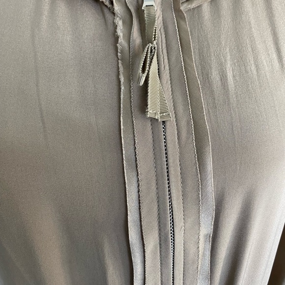 Elie Tahari Size Small silk jacket in perfect condition❤️ - Picture 7 of 8